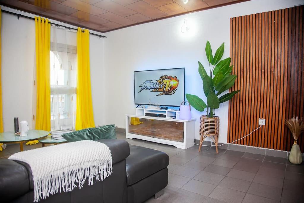 Spacieux Appartement calme, climatisé avec WIFI, Plein Centre Ville AKWA Douala