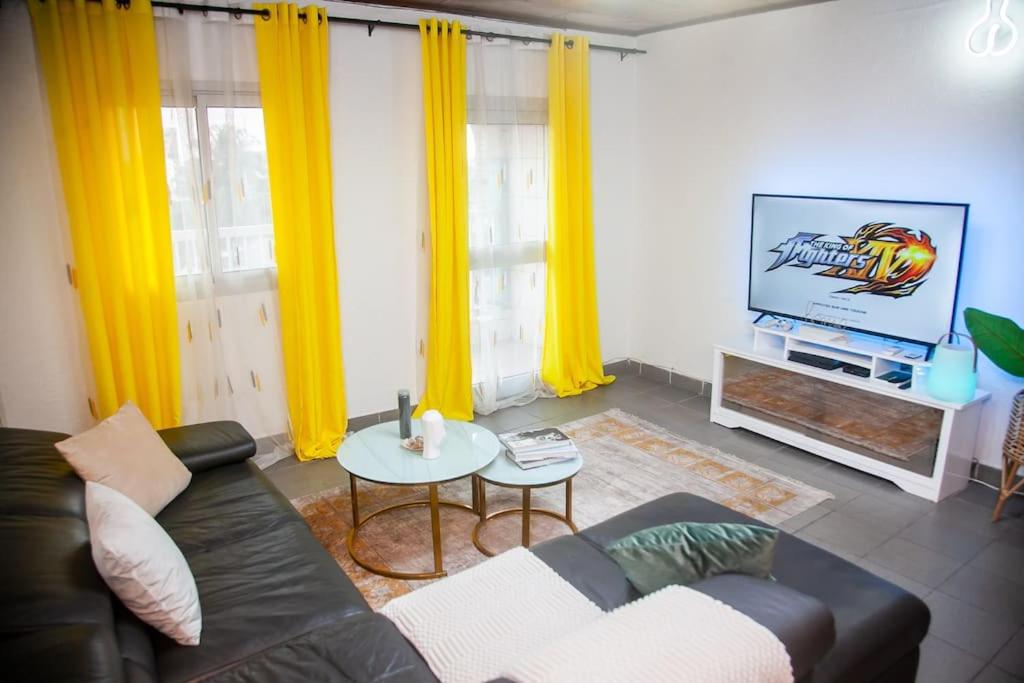 Spacieux Appartement calme, climatisé avec WIFI, Plein Centre Ville AKWA Douala