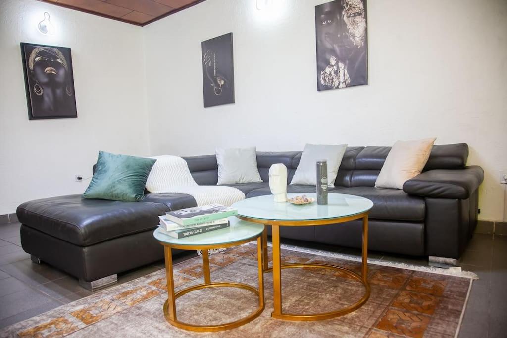 Spacieux Appartement calme, climatisé avec WIFI, Plein Centre Ville AKWA Douala