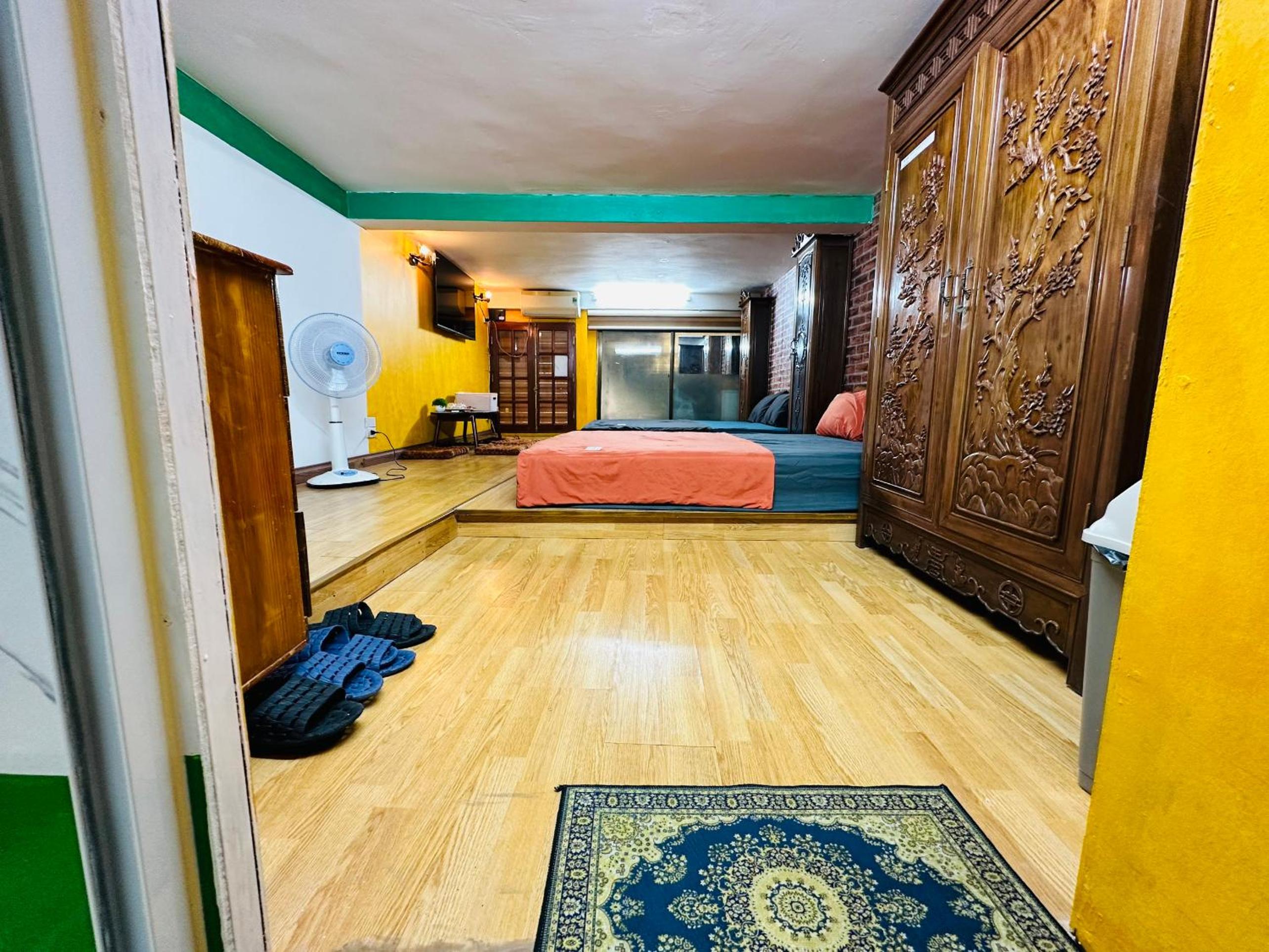 hotel room