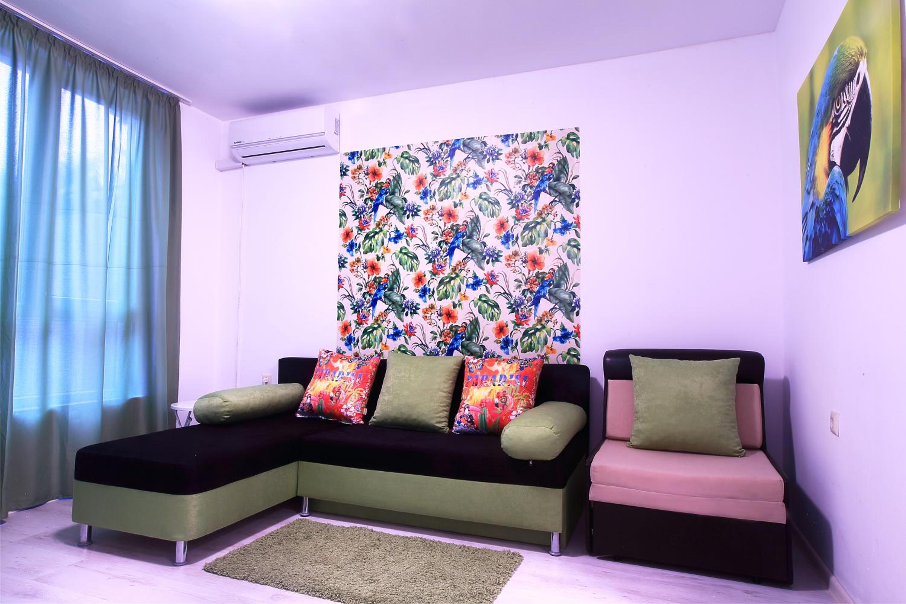 Private apartment with parking and pool