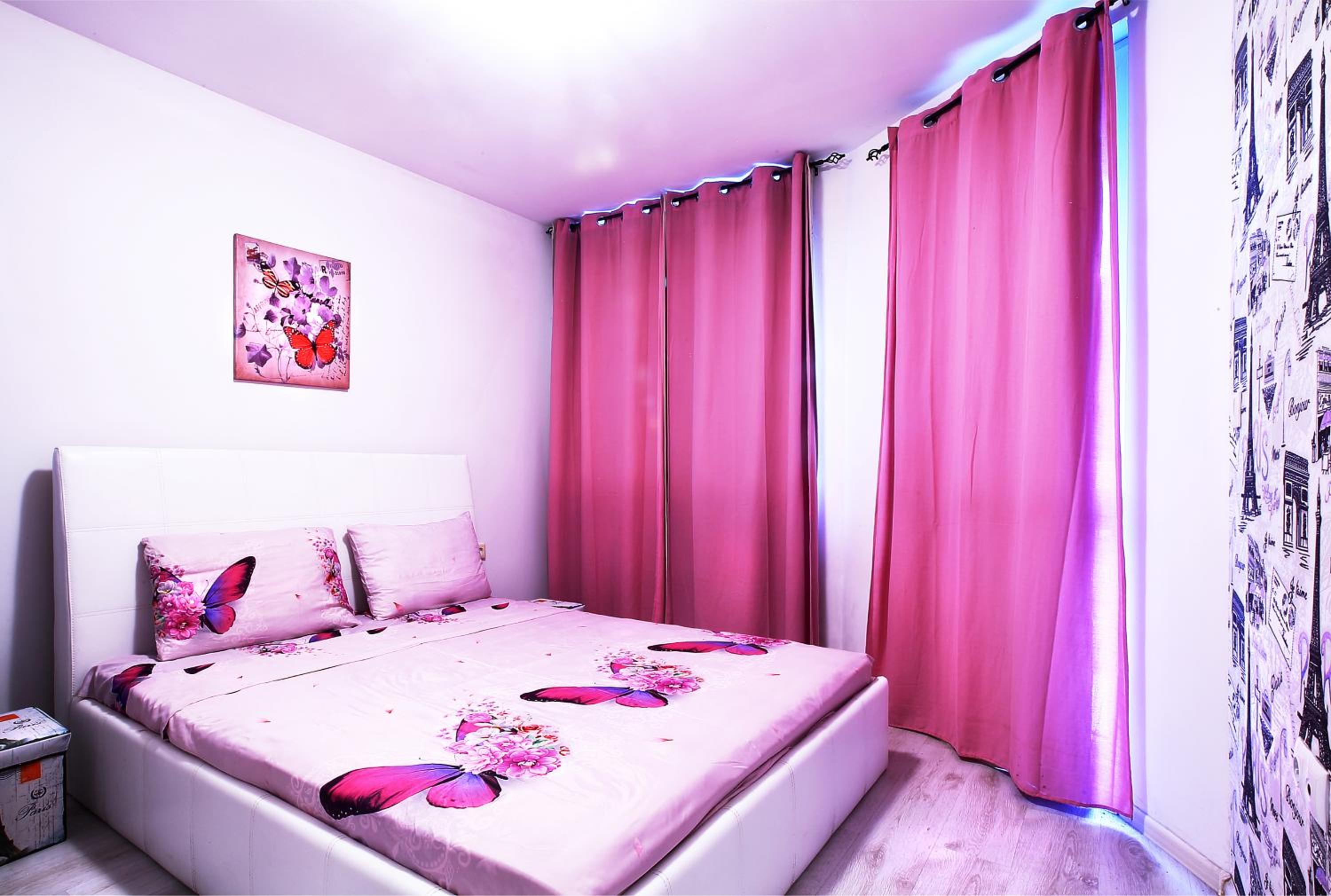 Private apartment with parking and pool