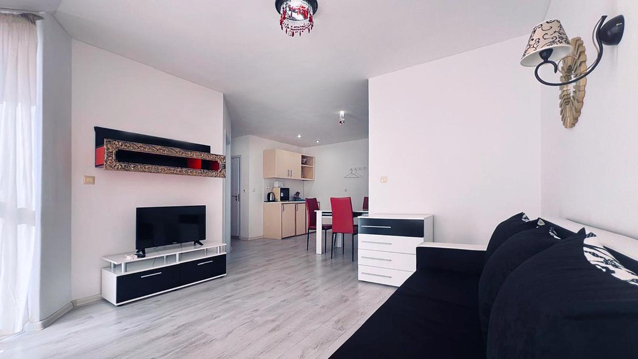 Private apartment with parking and pool
