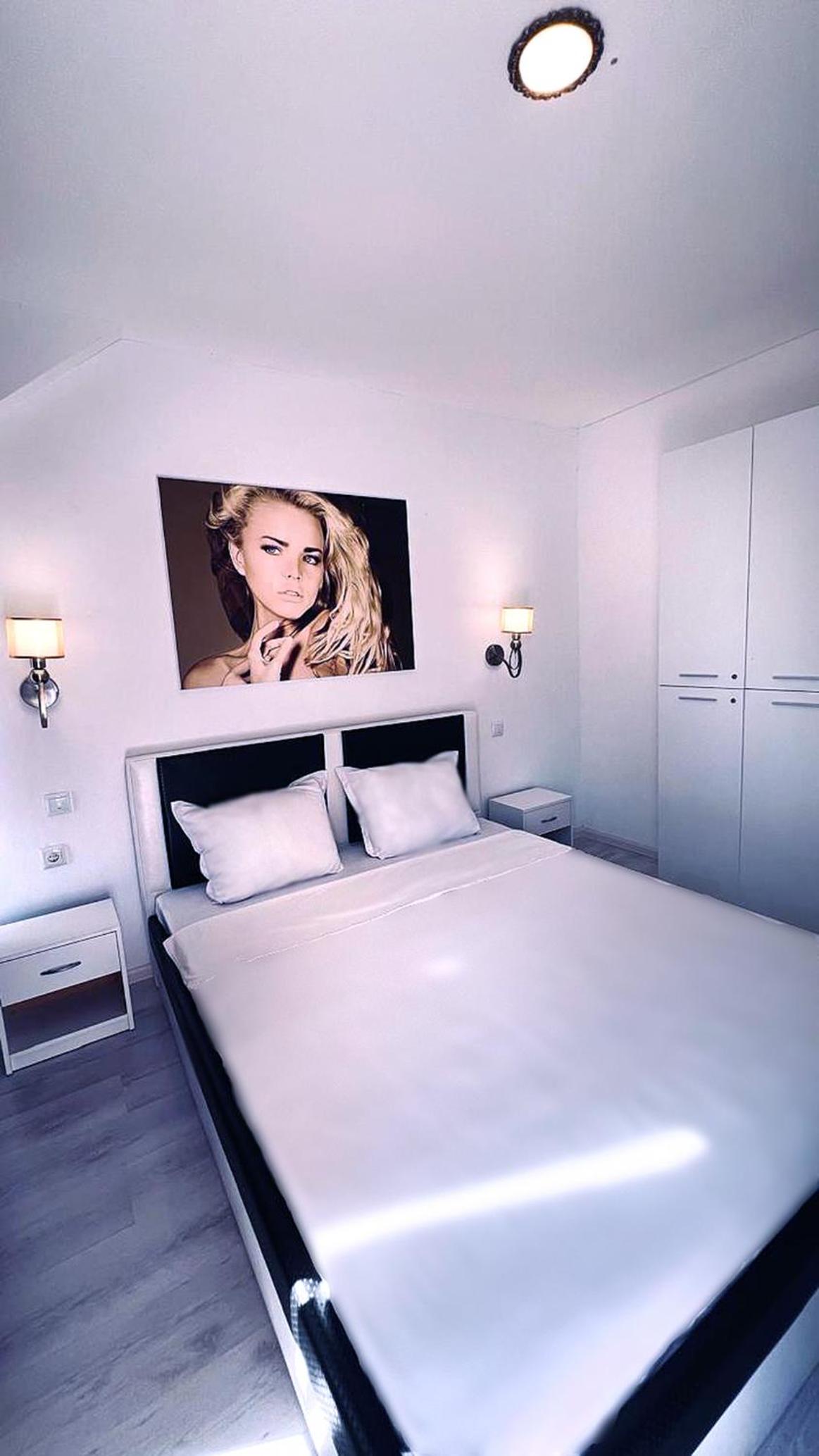 Private apartment with parking and pool