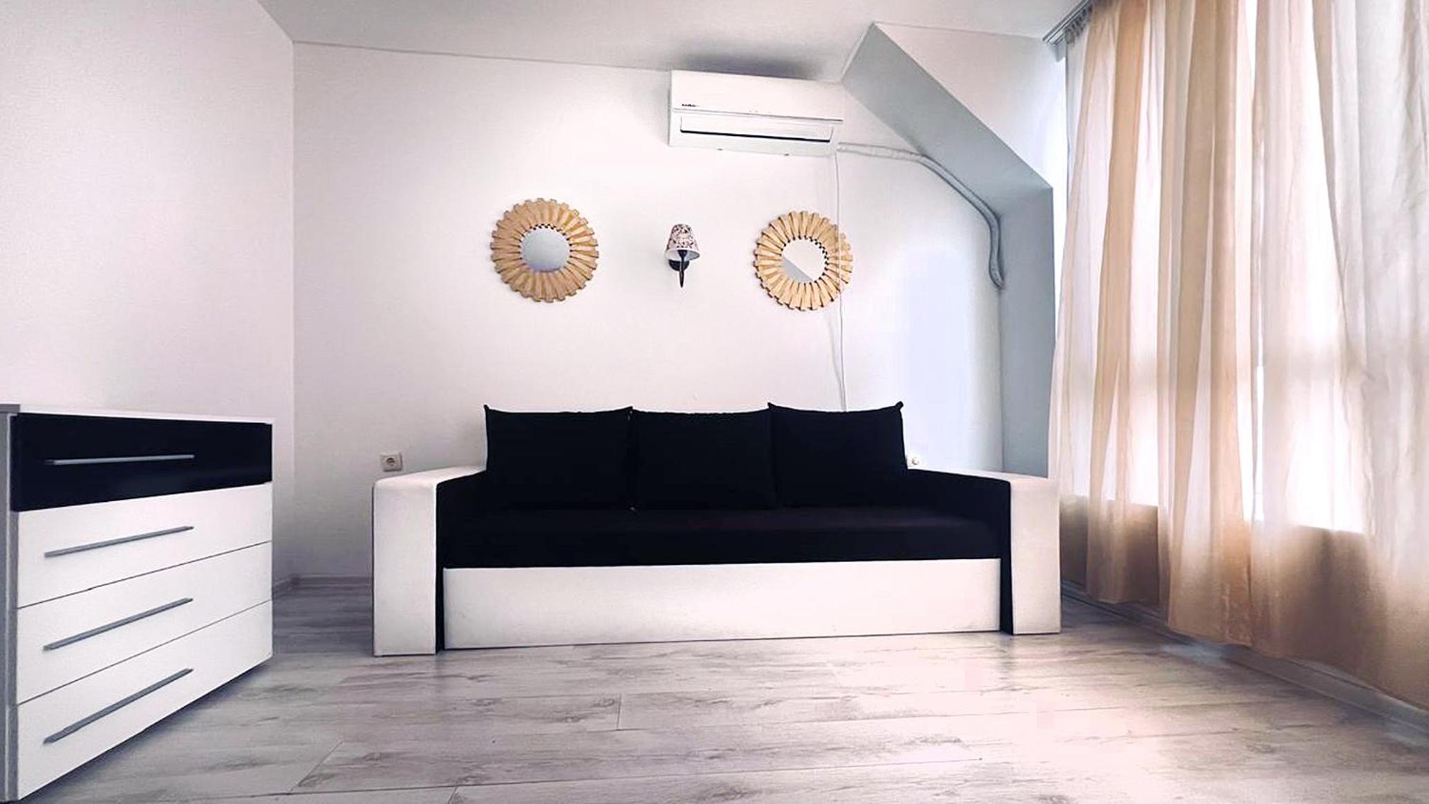 Private apartment with parking and pool