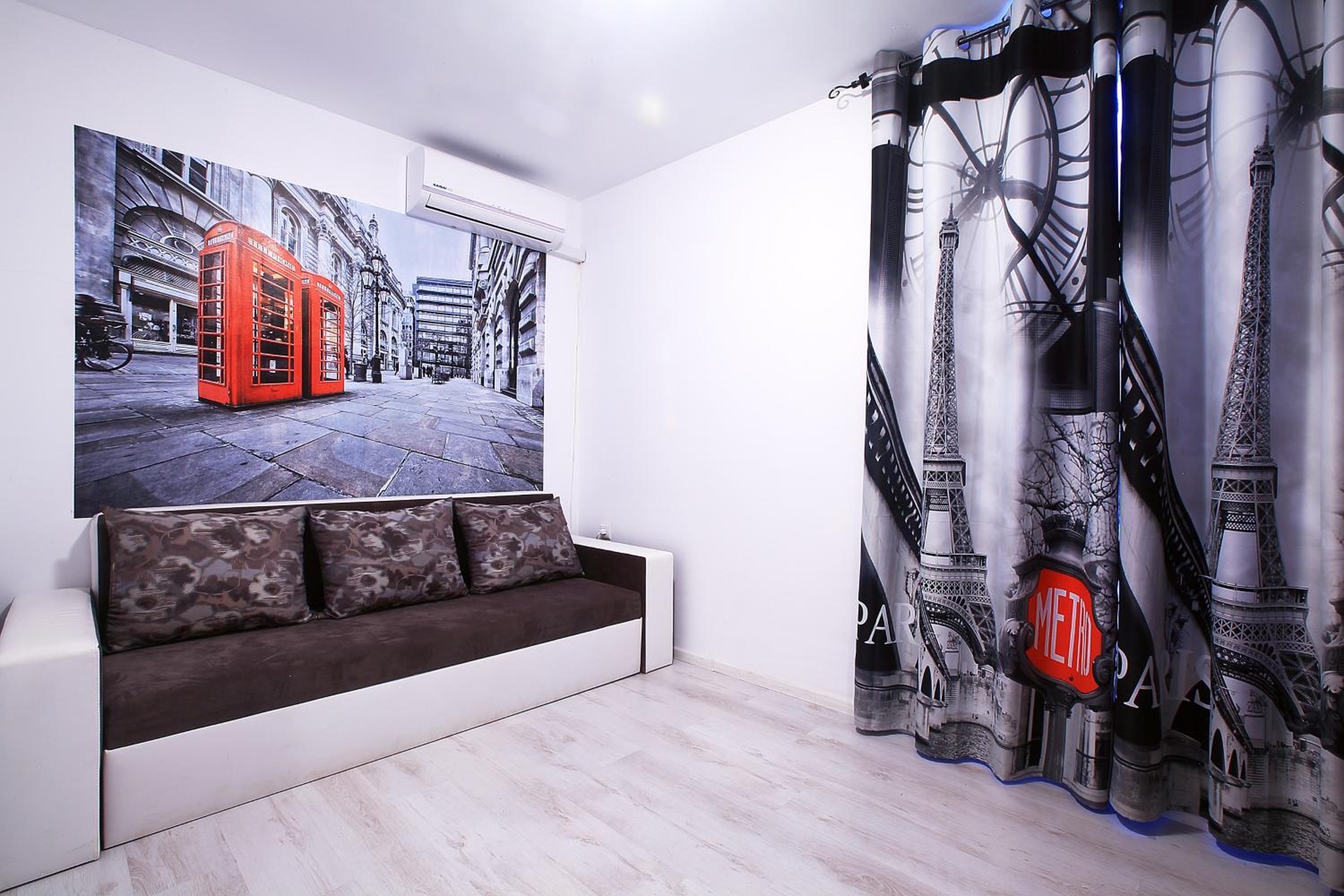 Private apartment with parking and pool
