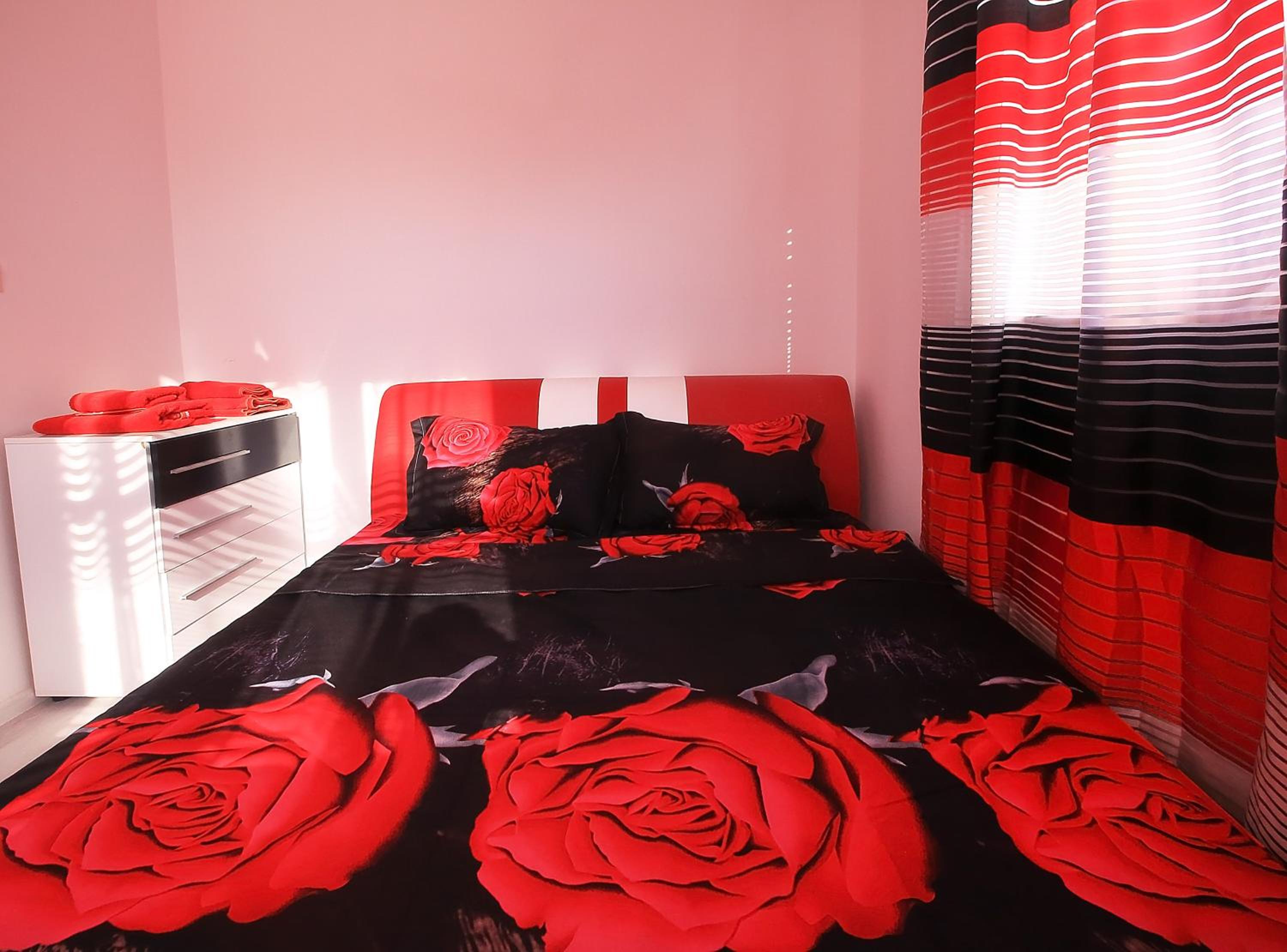 Private apartment with parking and pool