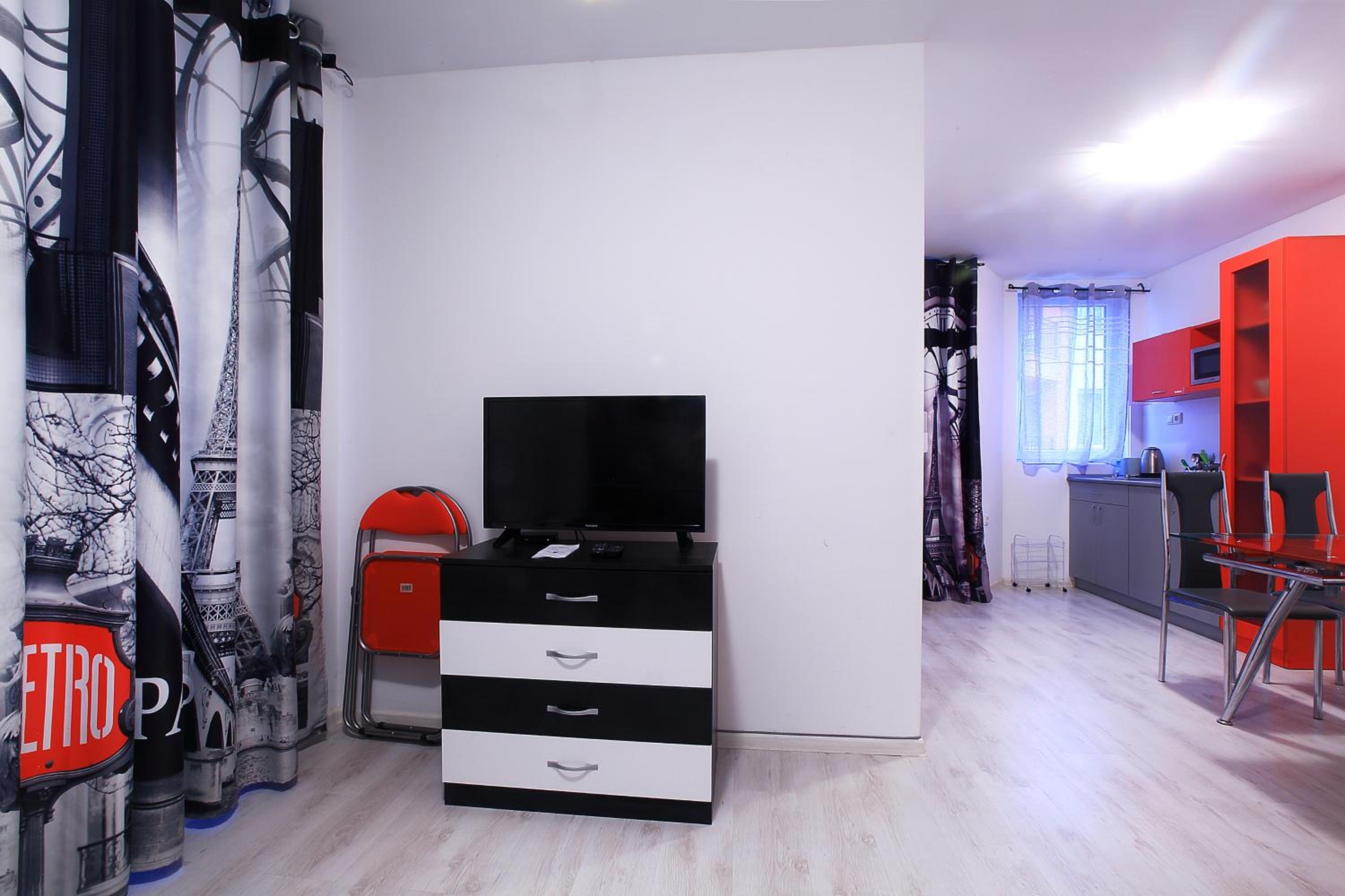 Private apartment with parking and pool
