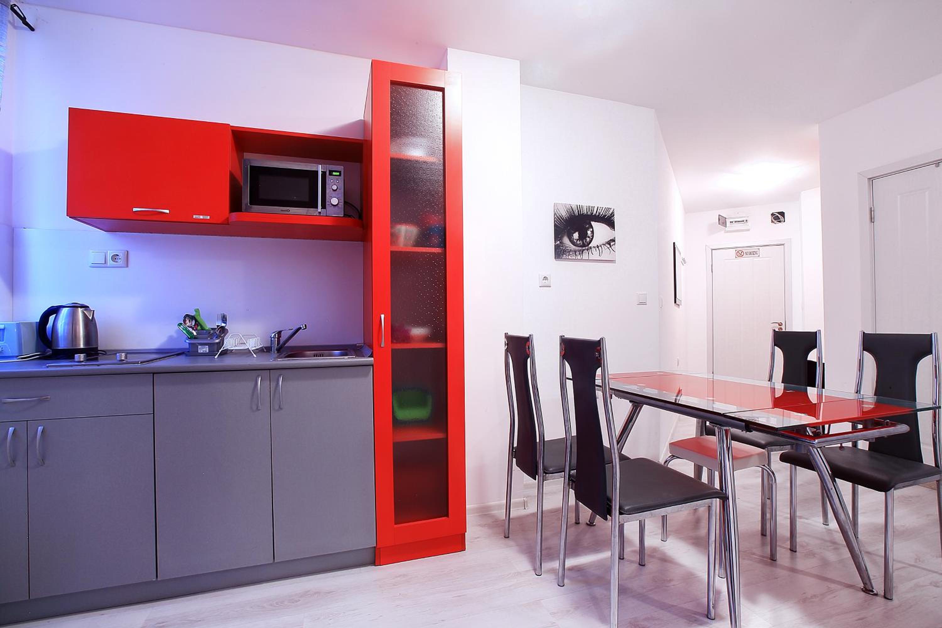 Private apartment with parking and pool