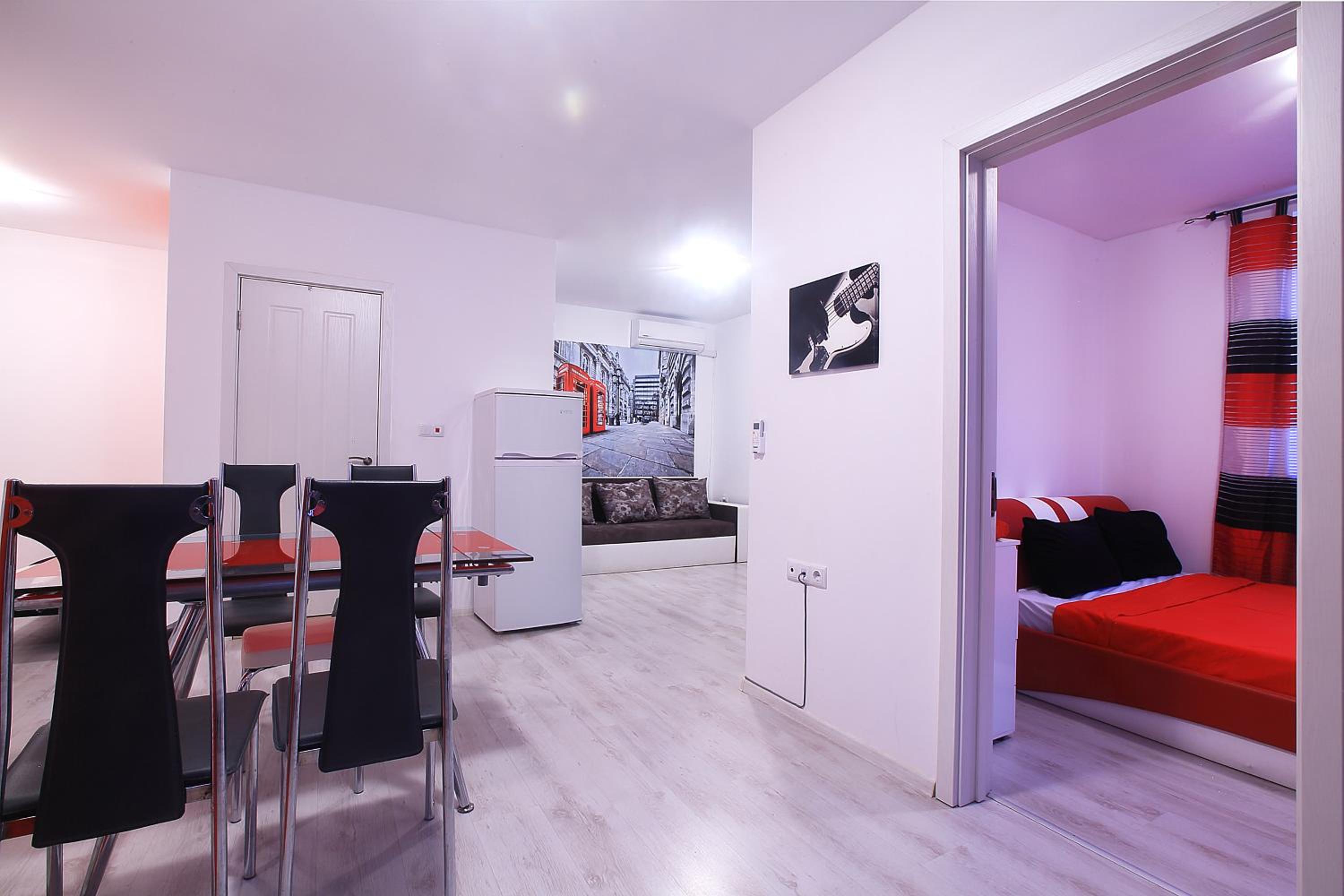 Private apartment with parking and pool