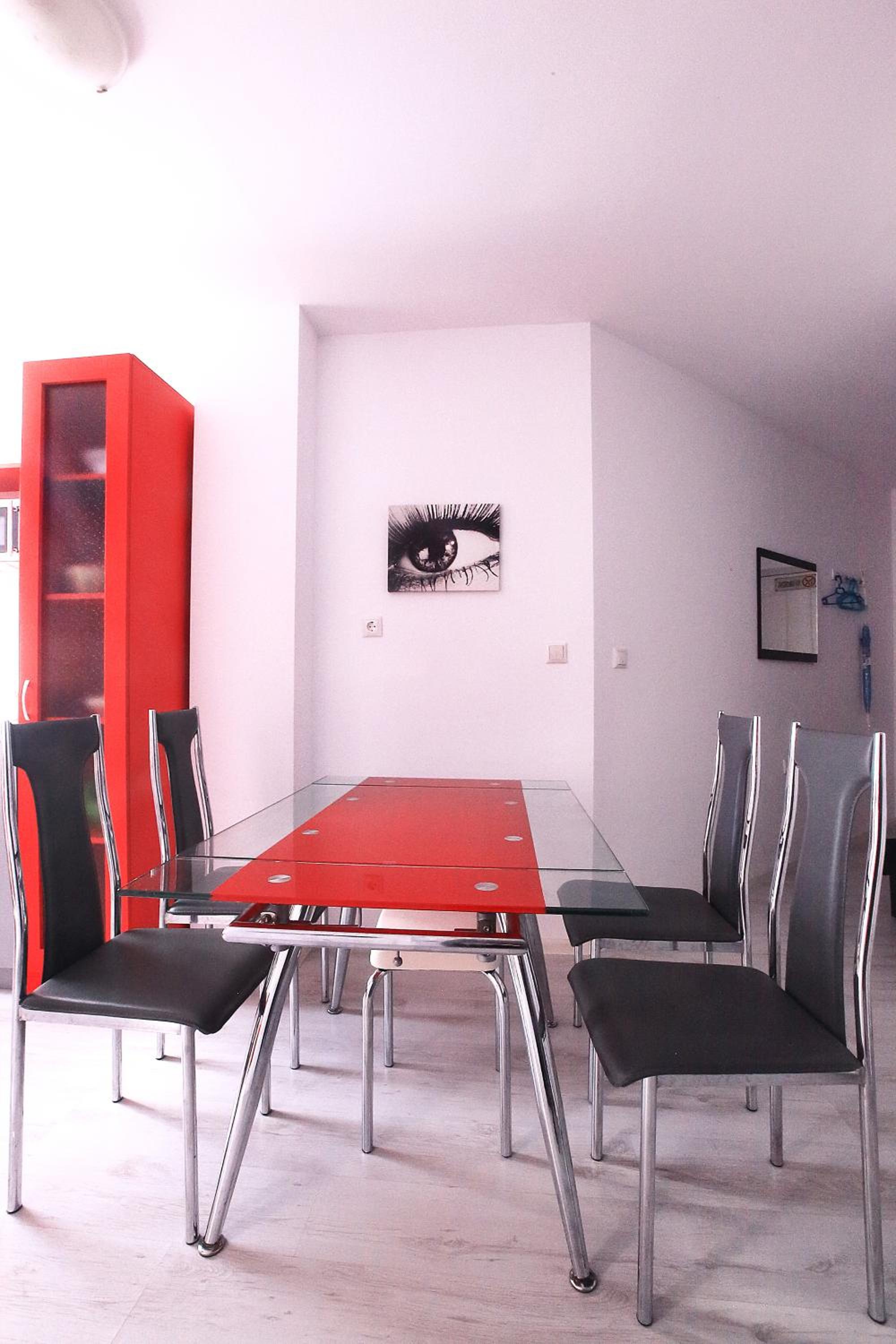 Private apartment with parking and pool