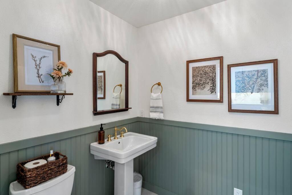 Lakefront Cottage- late summer price decrease! view 4