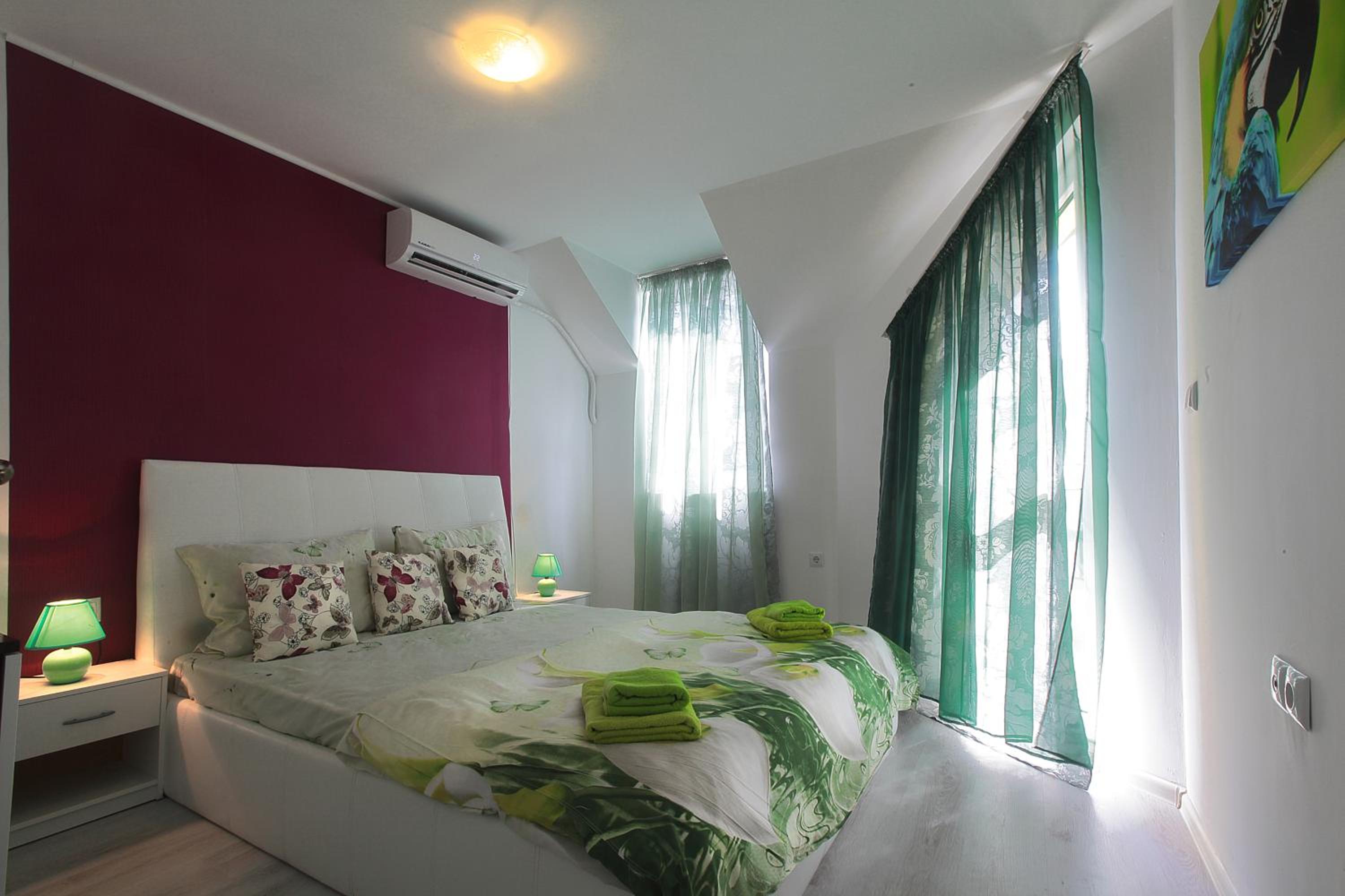 Private apartment with parking and pool