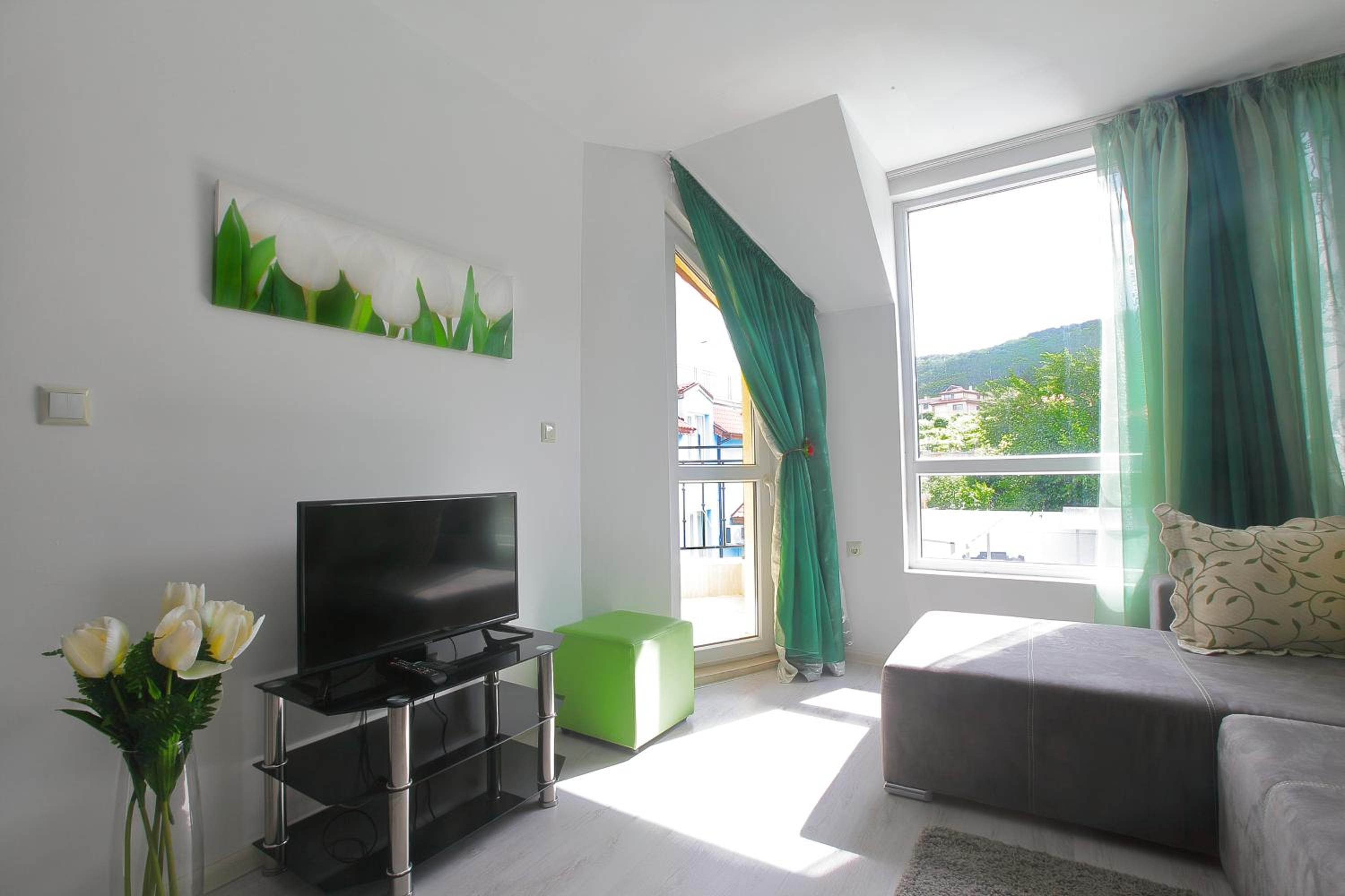 Private apartment with parking and pool