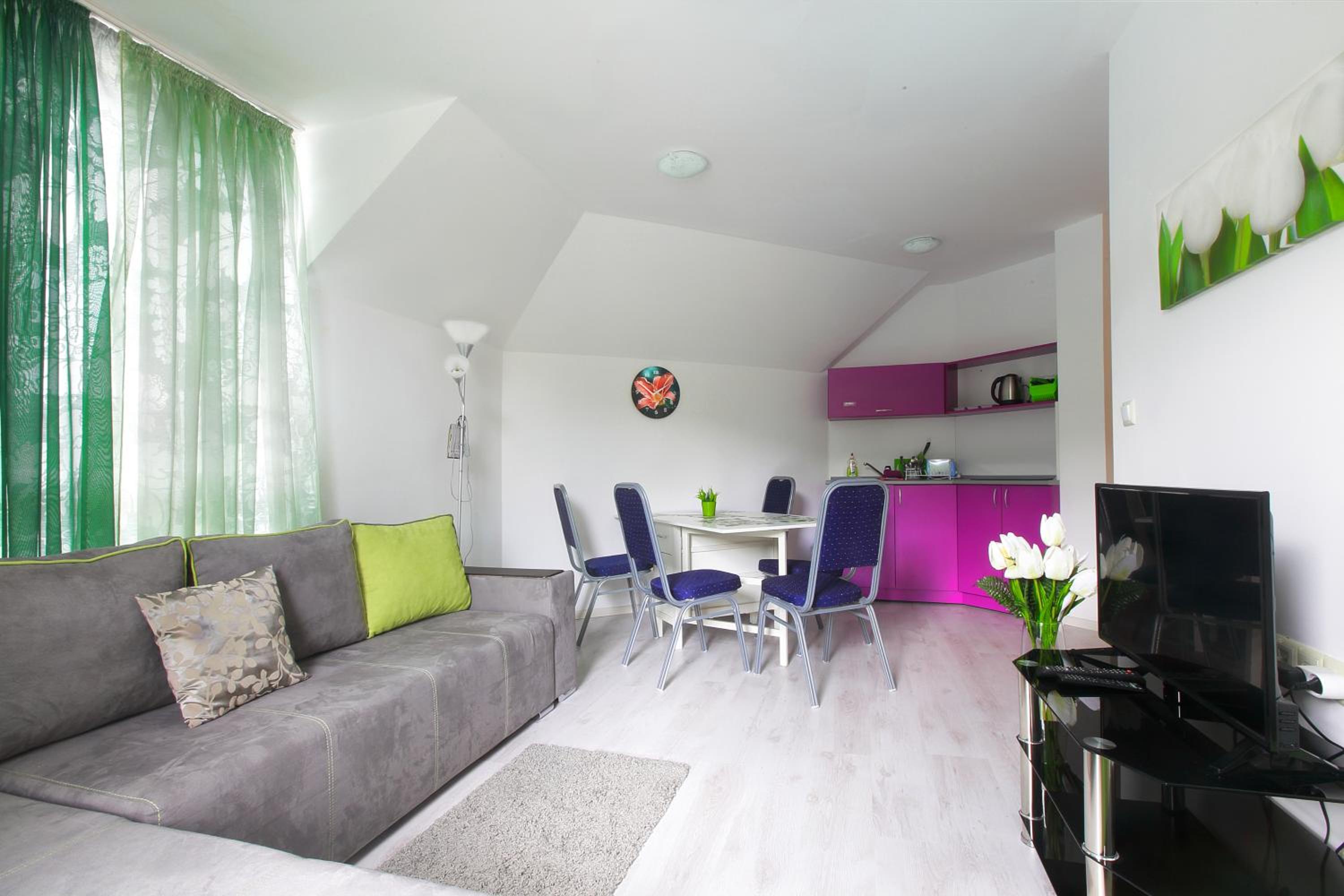 Private apartment with parking and pool
