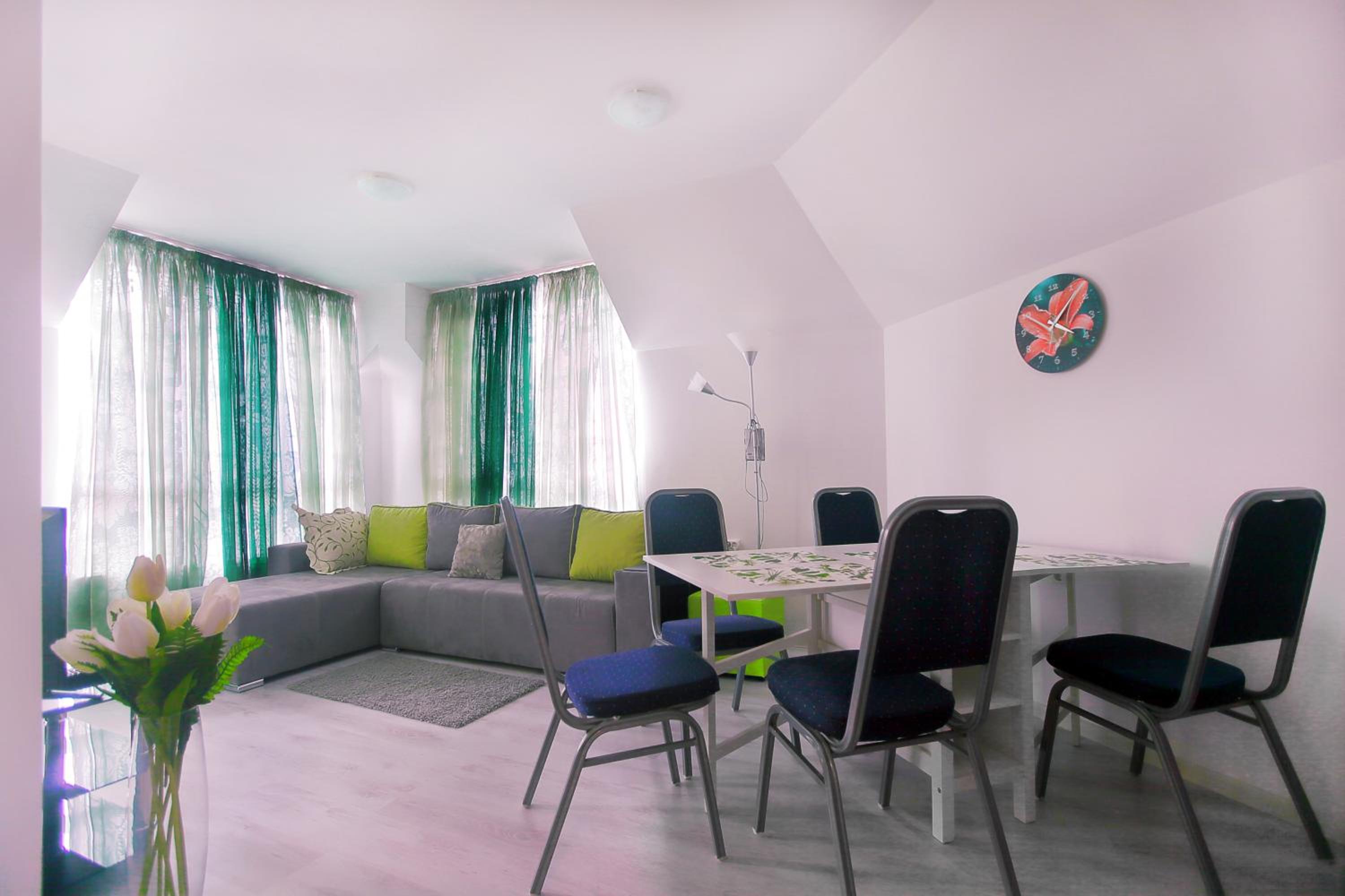 Private apartment with parking and pool