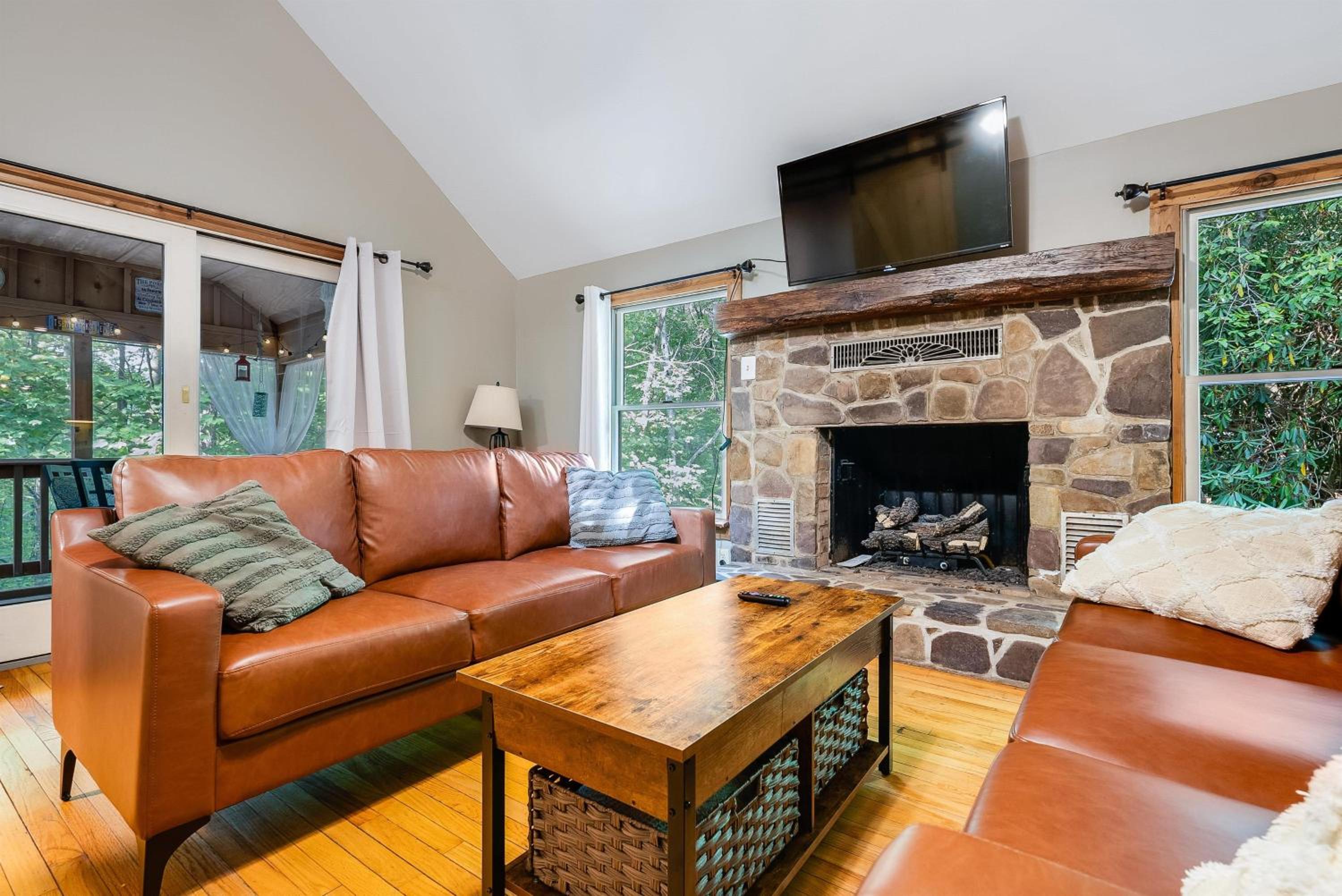 Highland Cabin 4BD/2BR near Harrisonburg VA view 3