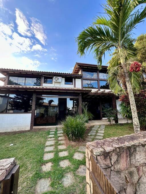 Casa com 5 suítes em Condomínio