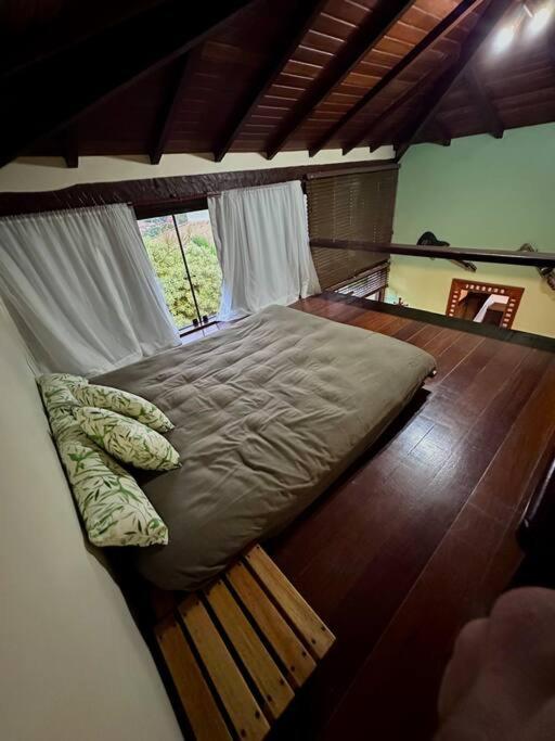 Casa com 5 suítes em Condomínio