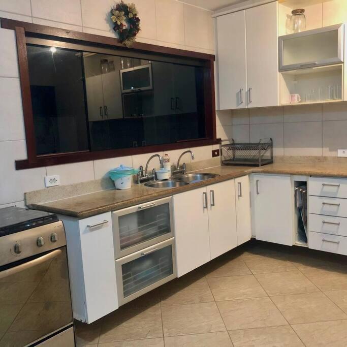 Casa com 5 suítes em Condomínio