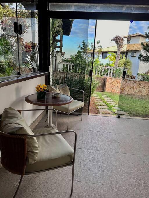 Casa com 5 suítes em Condomínio