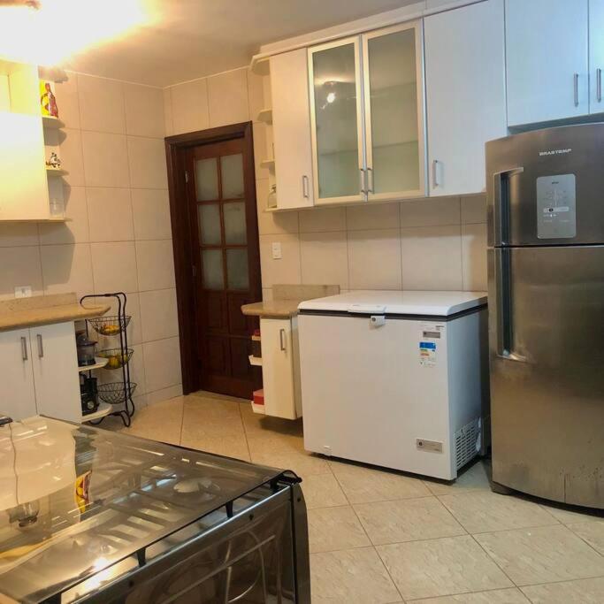 Casa com 5 suítes em Condomínio