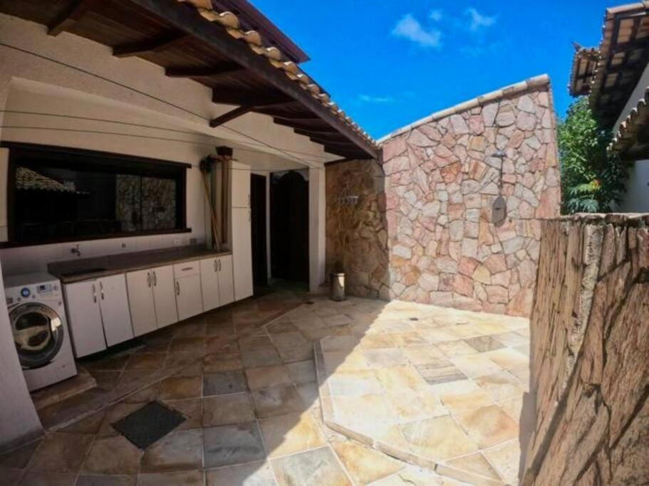Casa com 5 suítes em Condomínio