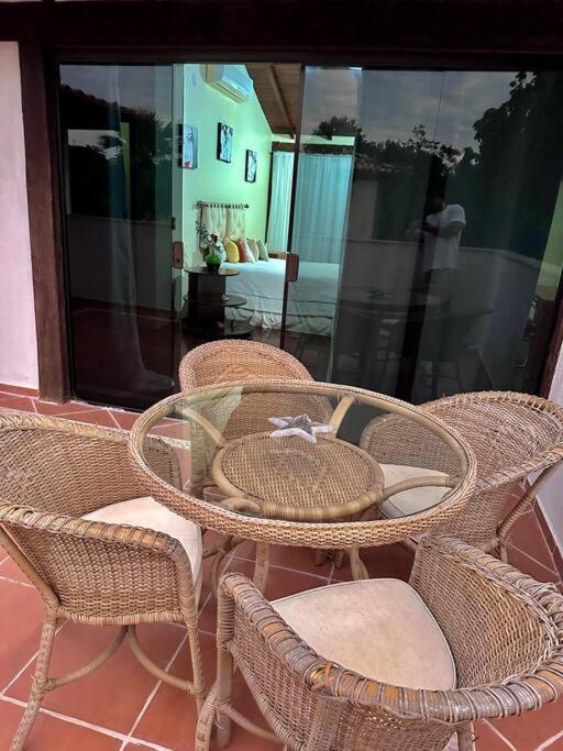 Casa com 5 suítes em Condomínio