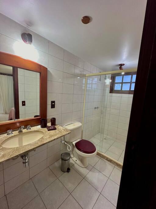 Casa com 5 suítes em Condomínio
