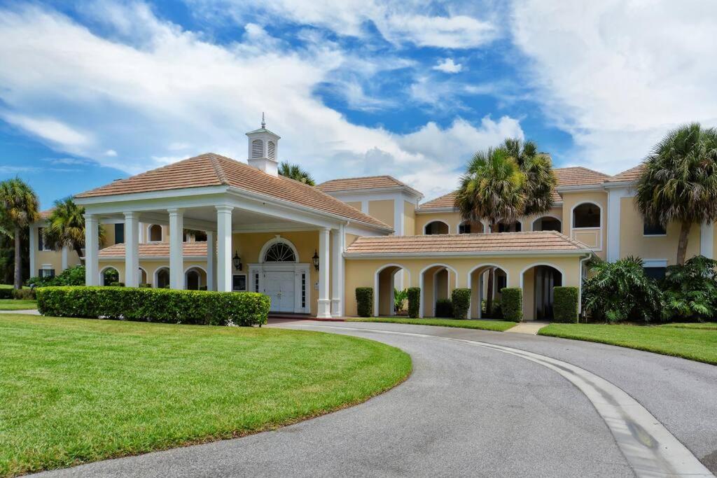 Windsor Lodge Unit 5 close to the beaches Siesta Key view 4