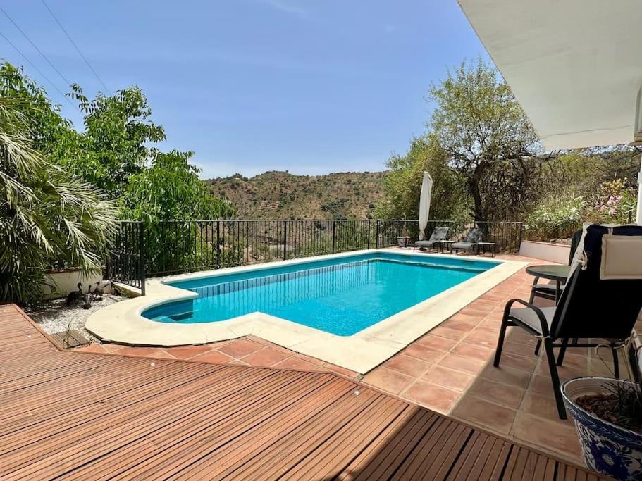 Luxury 'Pool level' Apartment - Comares