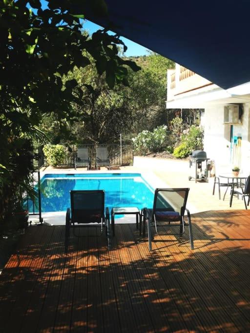 Luxury 'Pool level' Apartment - Comares