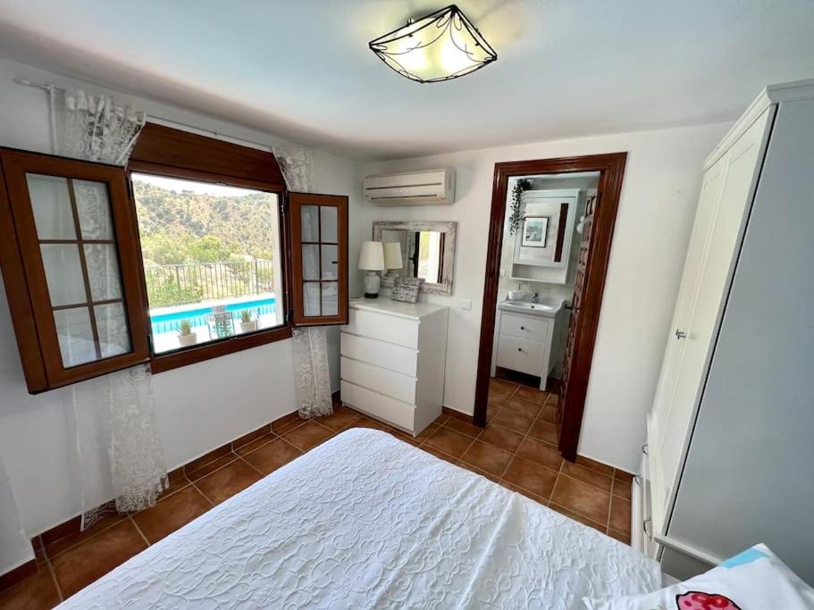 Luxury 'Pool level' Apartment - Comares