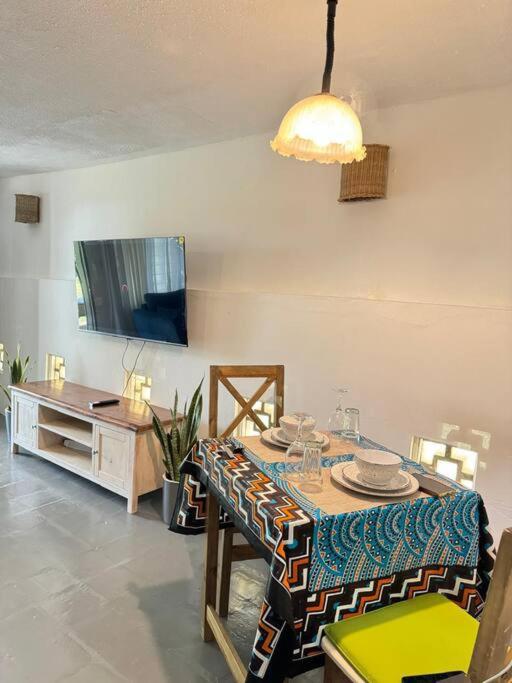Beach Haven! Cozy Cottage view 4
