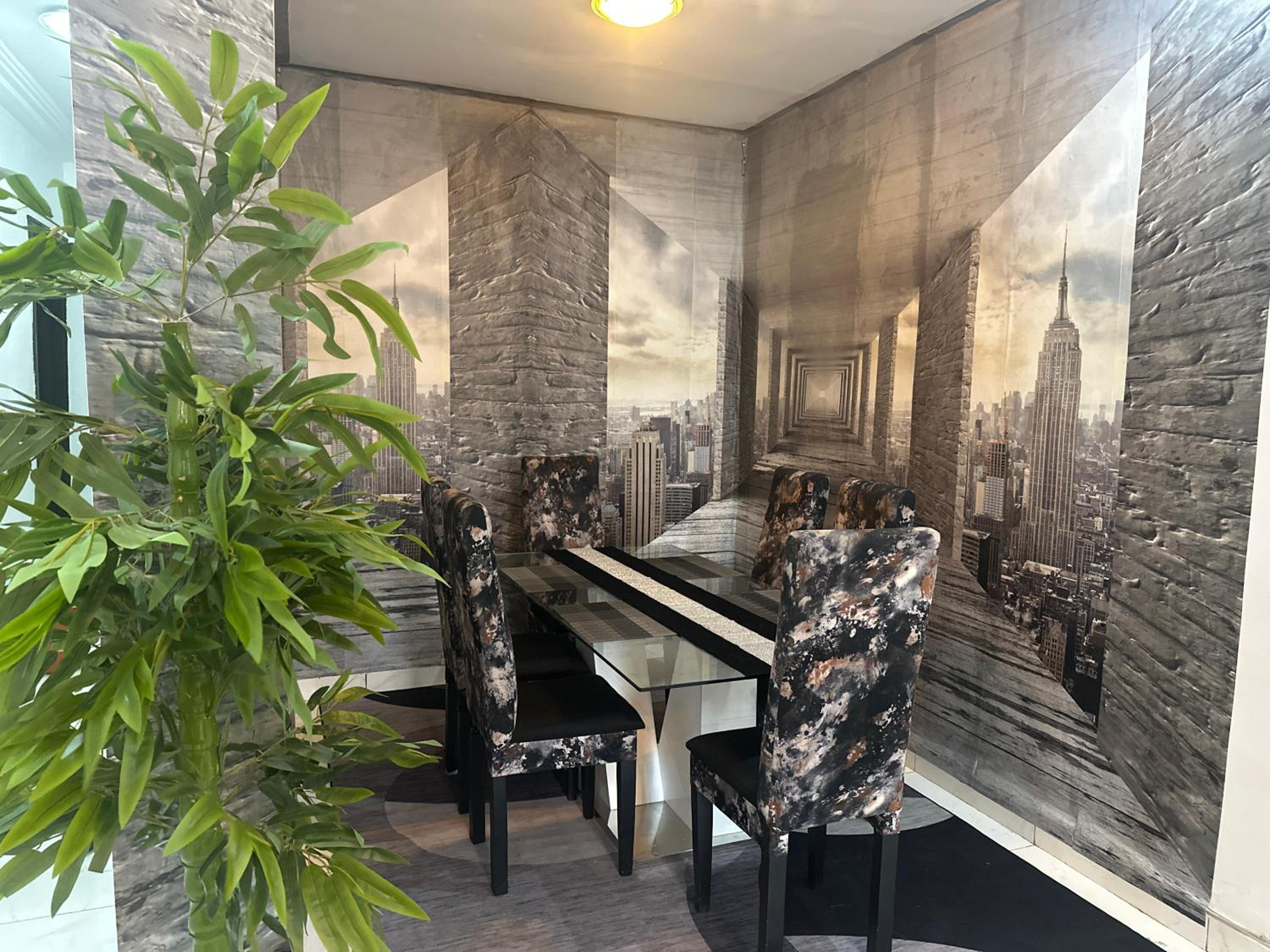 2-Bed 1-Bath - Sleeps 4 with Parking