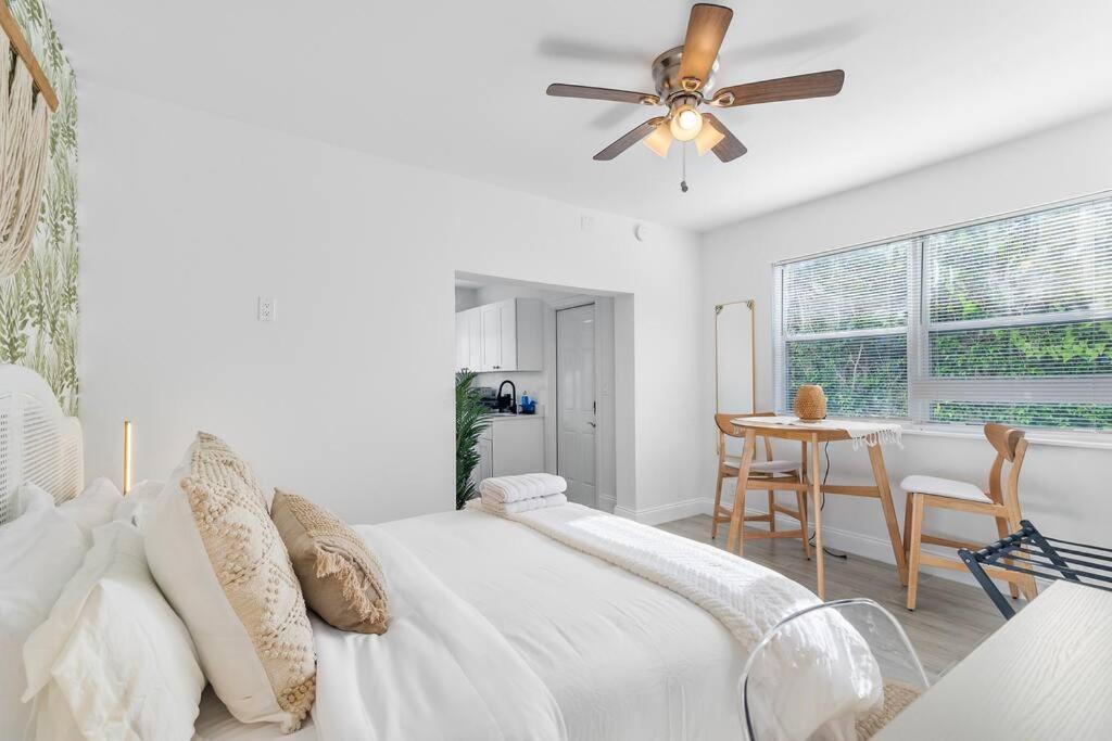 Sleek and Cozy Studio l Freshly Renovated view 3