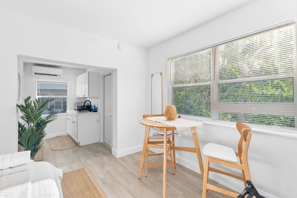 Sleek and Cozy Studio l Freshly Renovated view 5