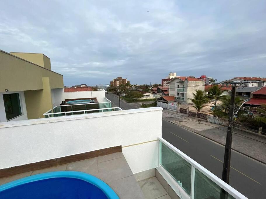 Triplex com piscina 150m do mar