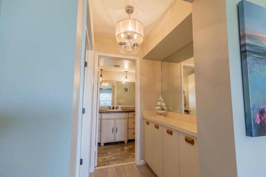 No damage Beautiful and Relaxing Condo min from St Pete beach Discnt available