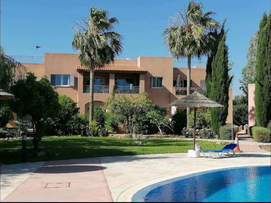Großes Apartment in idyllischer Anlage, strandnah in Mandria, Paphos