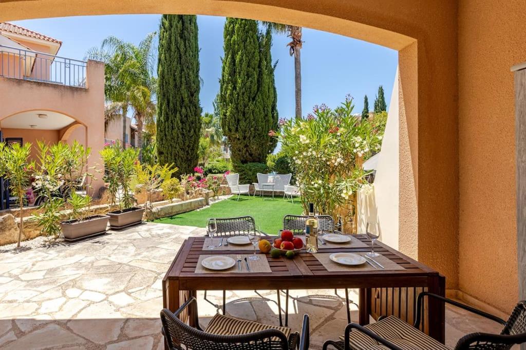 Großes Apartment in idyllischer Anlage, strandnah in Mandria, Paphos