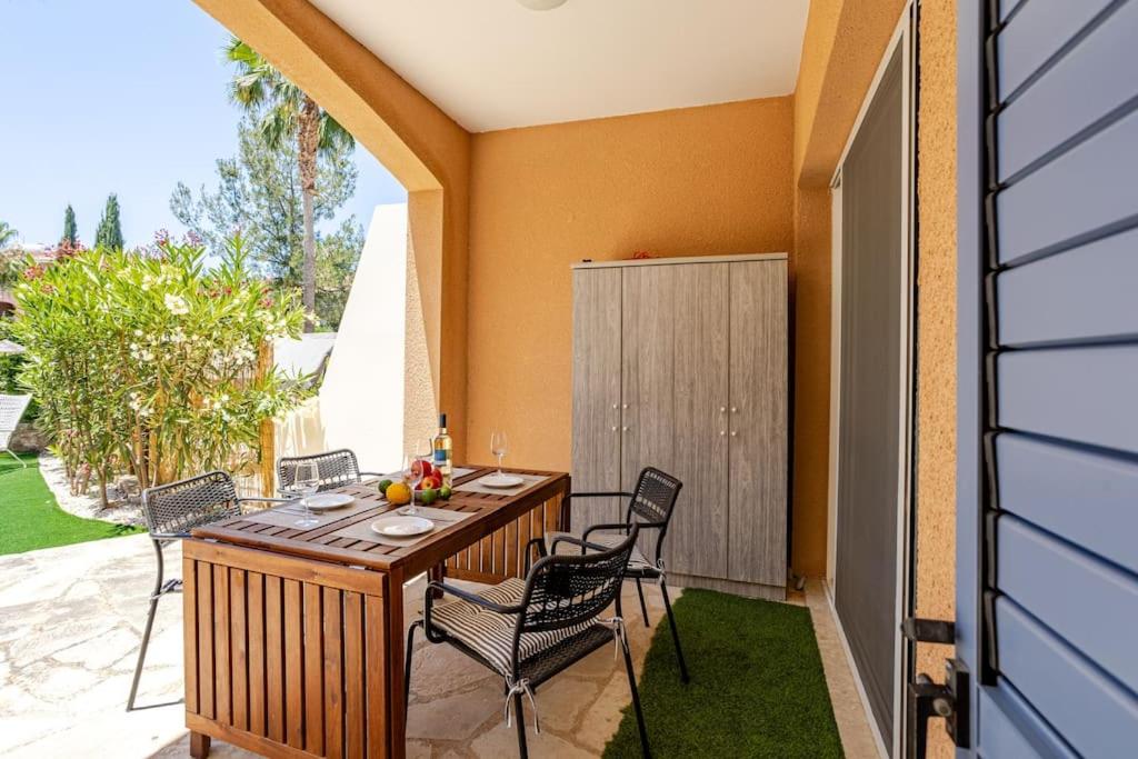 Großes Apartment in idyllischer Anlage, strandnah in Mandria, Paphos