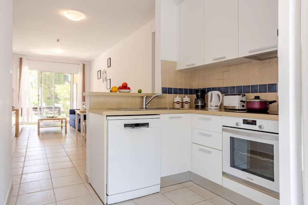 Großes Apartment in idyllischer Anlage, strandnah in Mandria, Paphos