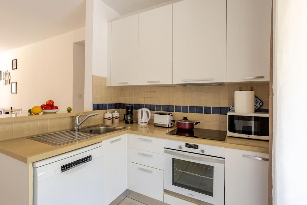 Großes Apartment in idyllischer Anlage, strandnah in Mandria, Paphos