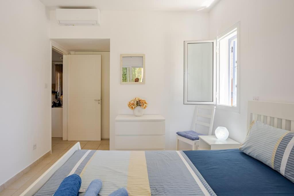 Großes Apartment in idyllischer Anlage, strandnah in Mandria, Paphos