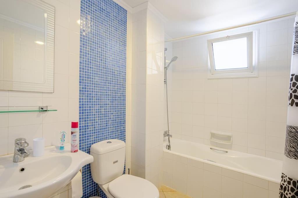 Großes Apartment in idyllischer Anlage, strandnah in Mandria, Paphos