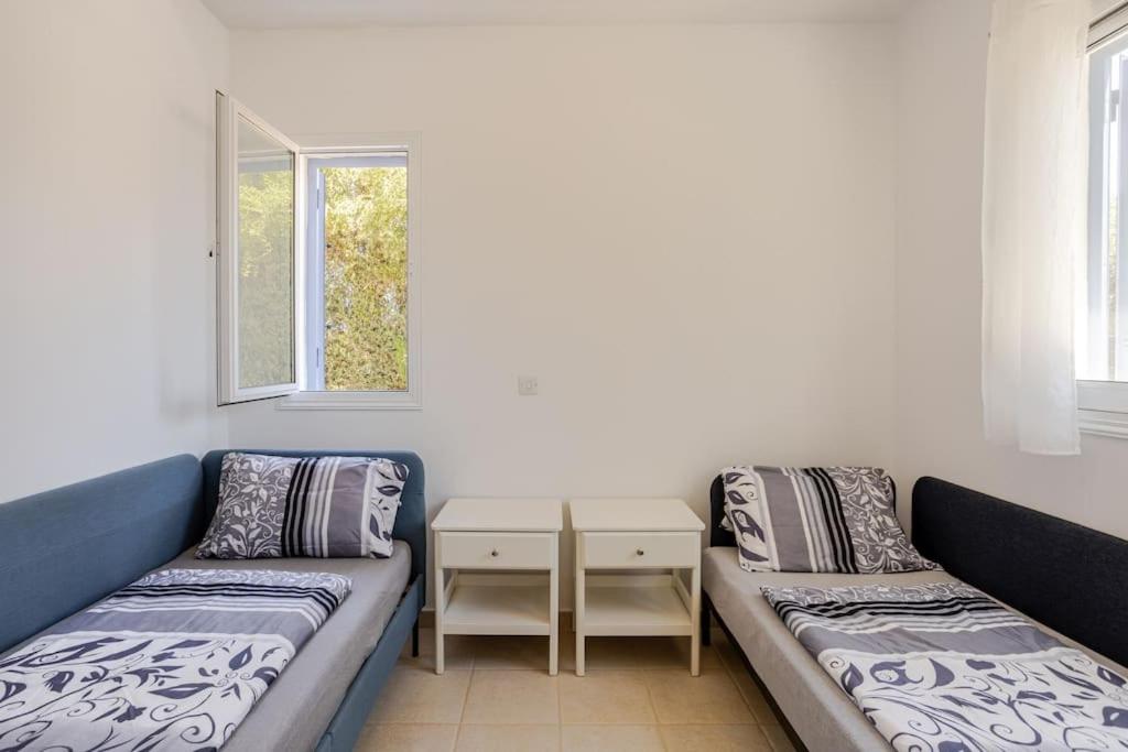 Großes Apartment in idyllischer Anlage, strandnah in Mandria, Paphos