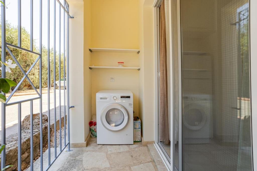 Großes Apartment in idyllischer Anlage, strandnah in Mandria, Paphos