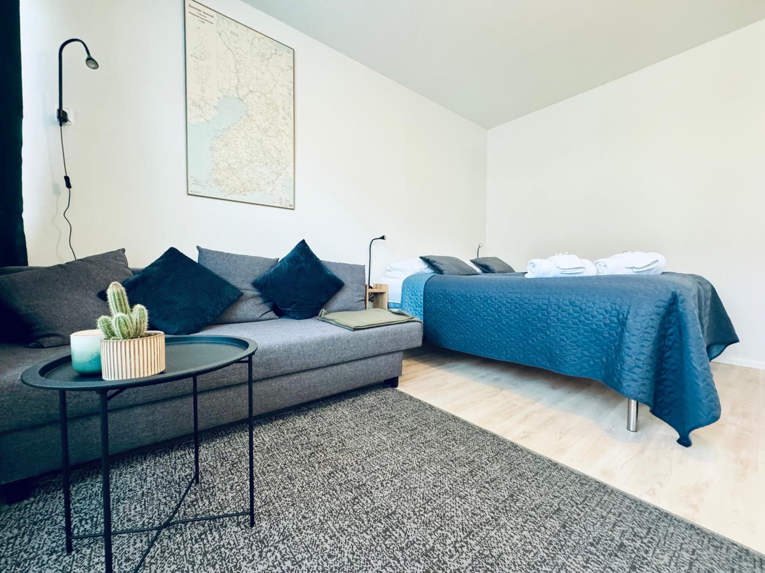 CityReady, Fully Equipped Apartment - Prime Location & Transport Connections