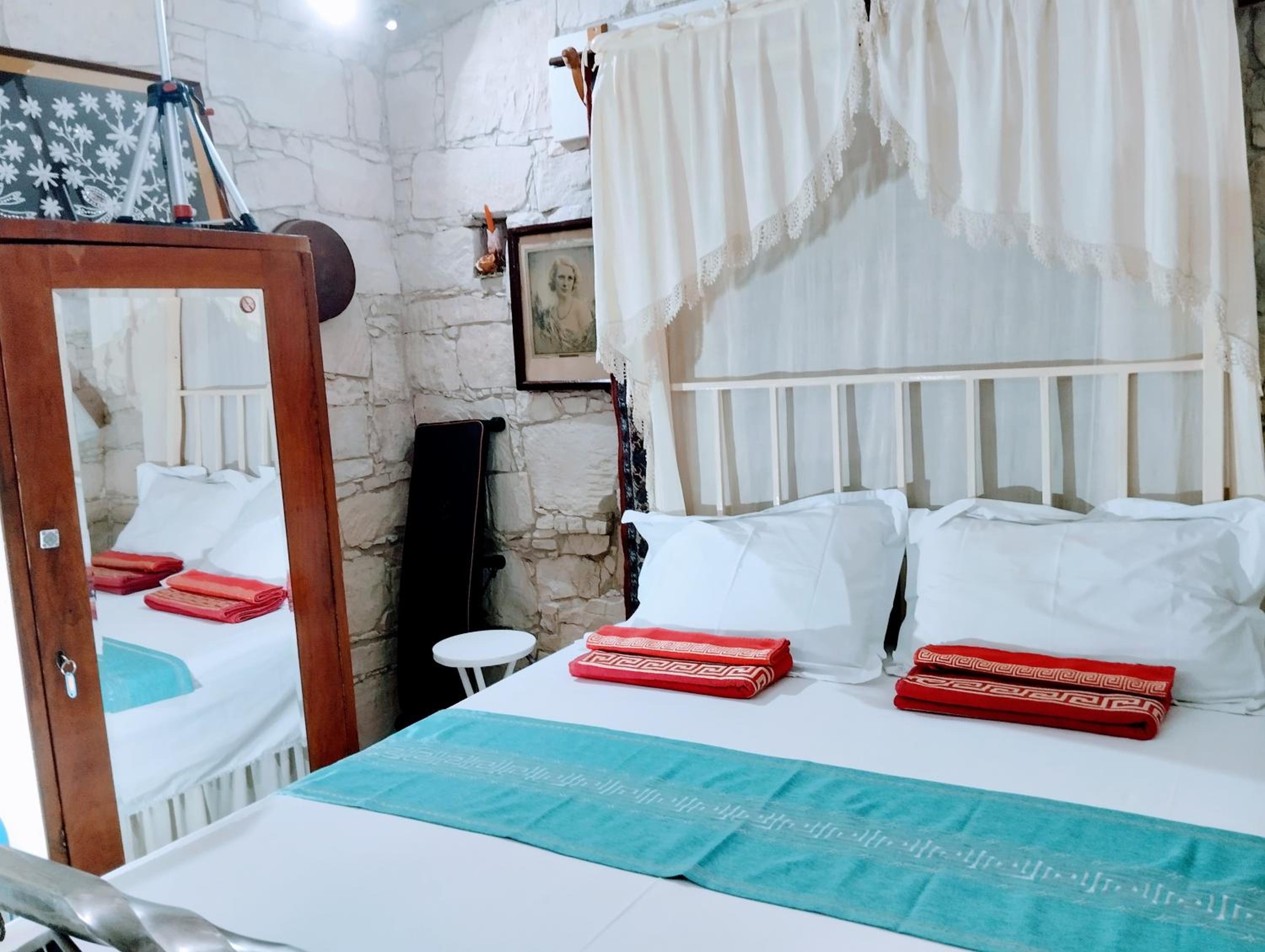 Tzionis Holidays Stonehouse